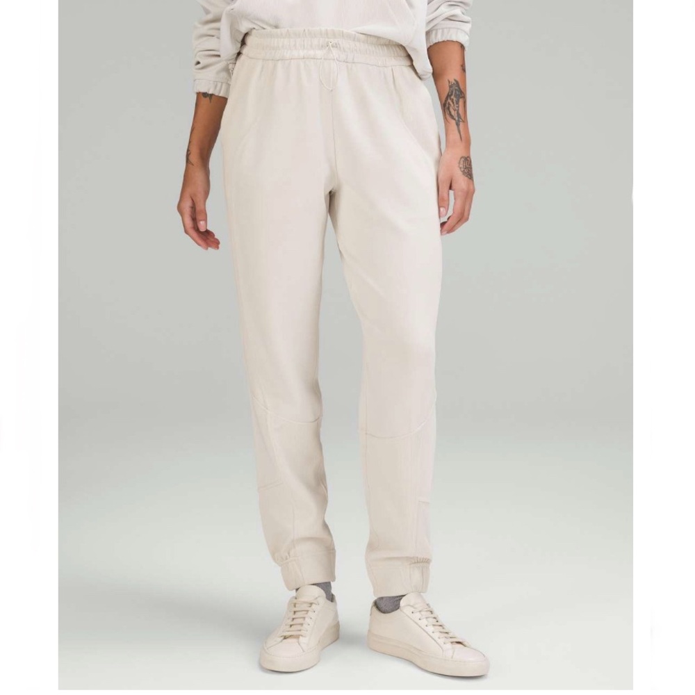 Lululemon‎ Ribbed Brushed Softstreme White Opal Jogger Pants Sz. 0